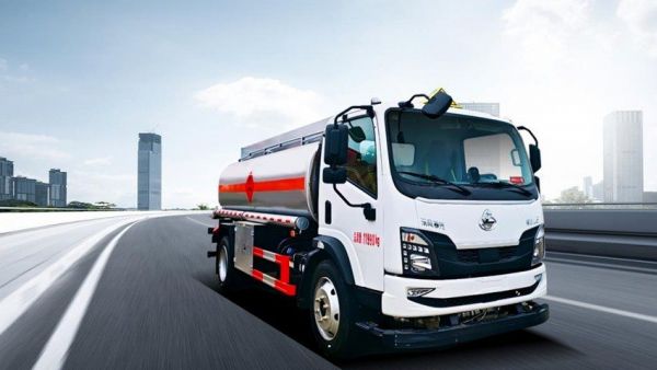 大马力强承载 欧标油罐，乘龙L2 10.2方加油车助您危运稳稳赚