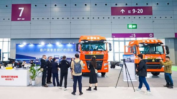 聚焦深圳国际商用车展：中国重汽携五大明星车型领航生态，智擎未来！