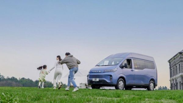 依维柯聚星闪耀福建车市品牌盛典,斩获 “年度人气智能轻客” 奖项!