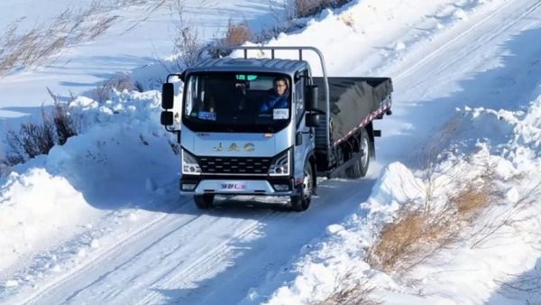 【有卡有料】江淮1卡性能卓越,无惧极寒,破冰黑河