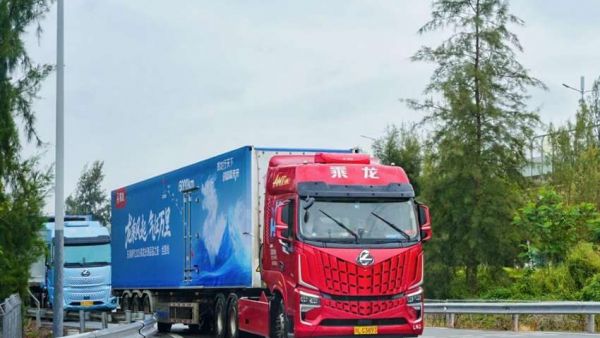 一趟连霍高速，深度体验乘龙HK燃气车，带你看它如何用实力征服西北路况