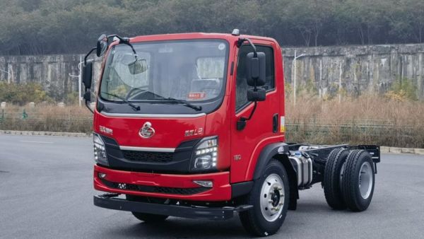 乘龙L2自卸车:动力强劲+承载稳固,城乡运输无压力