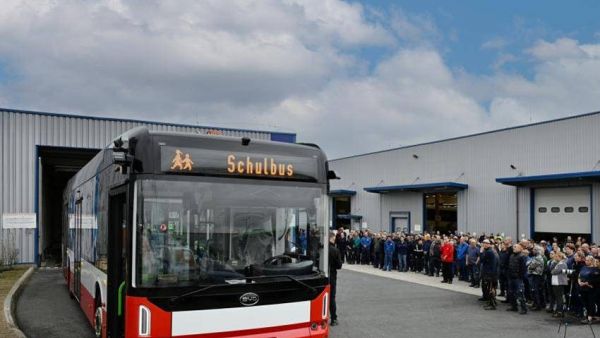 比亚迪匈牙利工厂第1000辆电动大巴下线