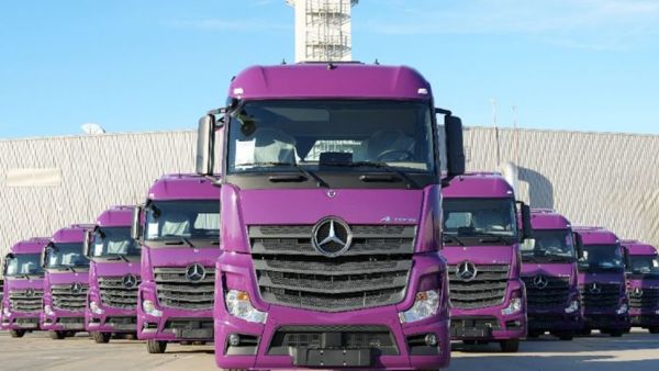 聚力交付 全勤出击——梅赛德斯-奔驰卡车持续为“双十一”运输提质增效