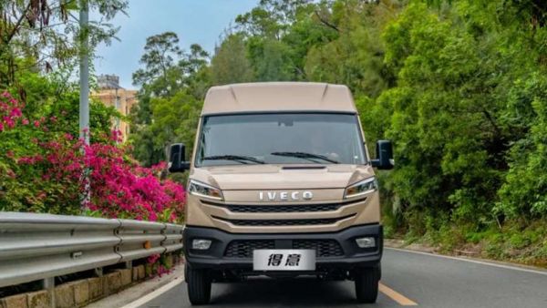 三十载征途·典藏臻品 | 依维柯得意A37双胎车型限时一口价9.99万,物流客运全场景创富神器!