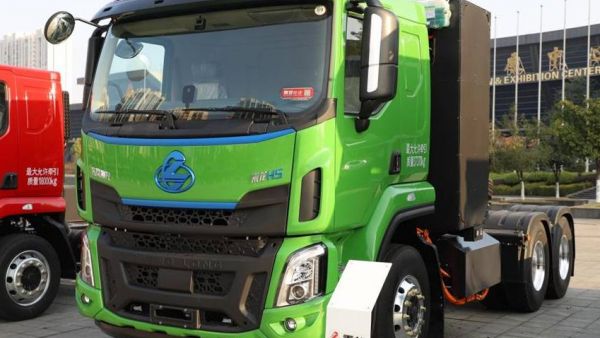 国四置换至高享14万补贴！乘龙H5纯电牵引车助您高效创富