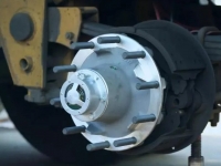 康迈轮端:革新挂车维护,引领行业高效节能新趋势