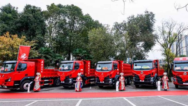 乘龙之夜闪耀贵阳,H5 4x2极限自卸惊艳亮相