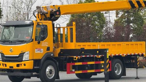 抓住至高7万补贴机遇，乘龙L3随车吊现在入手最划算