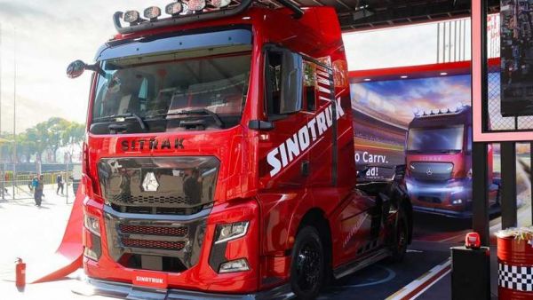 中国重汽F1赛事展区惊现“机械战甲”!这辆卡车什么来头?