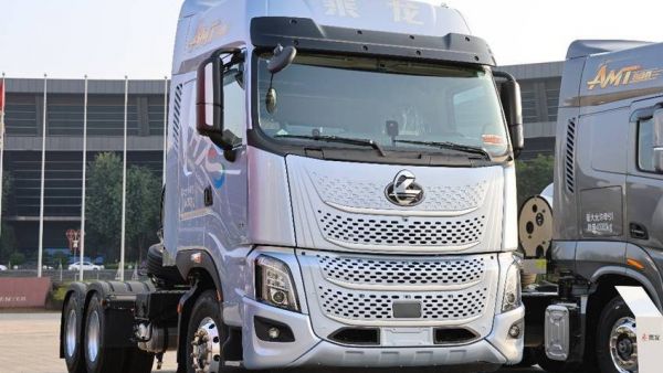 乘龙推出全新H7 Pro高端重卡，搭载康明斯15升燃气机和气囊悬挂，这配置可太高了