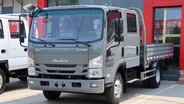 宽体驾驶室，高端双排轻卡的标杆，实拍庆铃五十铃KV100双排轻卡