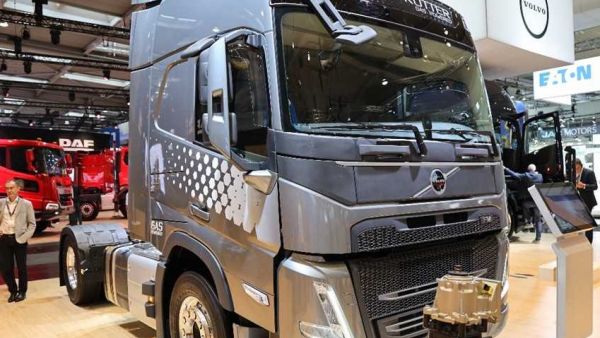 沃尔沃也有”奶瓶“车，实拍带你看看，它和国产奶瓶车到底有何不同