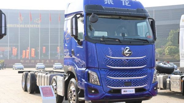 拉绿通老迟到？那是因为你没有这辆630马力的乘龙H7 Pro绿通房车！