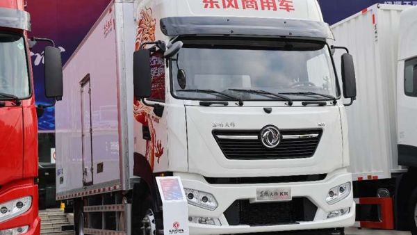 龙擎350马力，驾驶室舒适度全方位升级，这辆东风天锦KR Plus堪称绿通神器