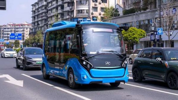 智能驾驶再提速！批量苏州金龙L4级自动驾驶巴士交付杭州临平区