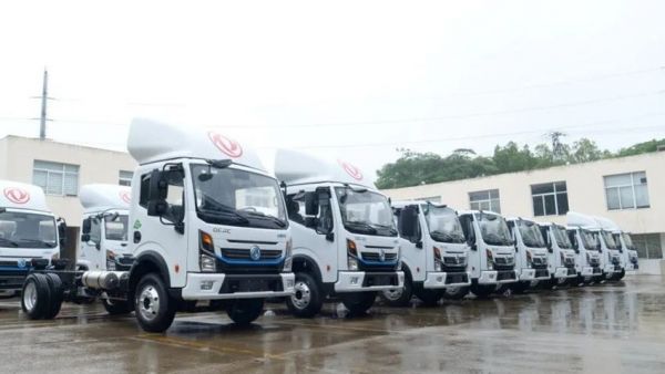 首批全新东风多利卡康陆威正式交付 为城际物流行业新发展注入“强心剂”