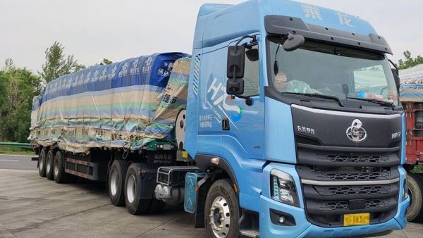 月行近70万公里,一带一路上的乘龙钢铁驼队