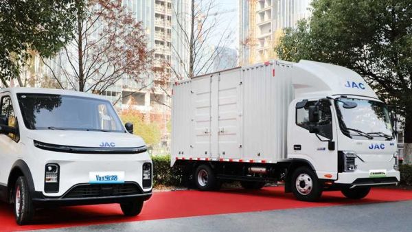 江淮商用车亮相2024中国物流企业家年会 促进物流业降碳扩绿增智