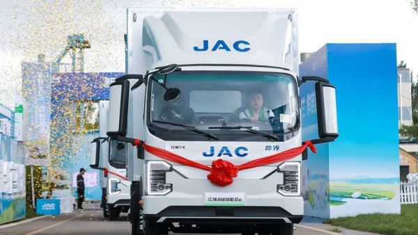 新鲜雪兰，鲜链焕新！百台江淮新能源优质乳冷链专用车交车