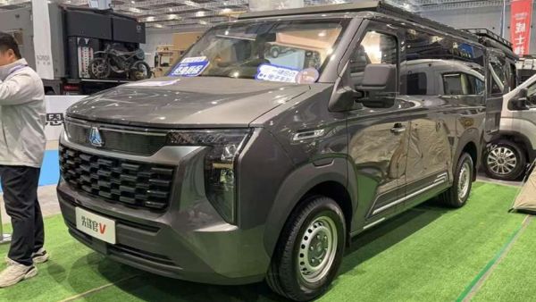 多品类强势出击！中国重汽轻型汽车首登上海国际房车展