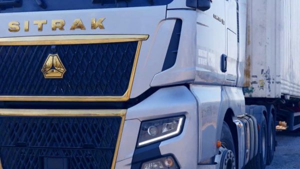 中国重汽汕德卡助力中国最大规模“蔬菜流动”！