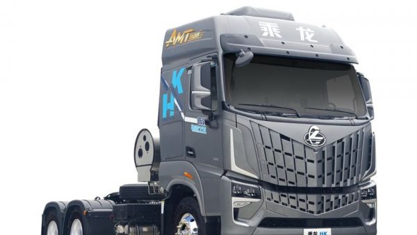 实至名归！乘龙HK LNG牵引车问鼎“2025年度燃气重卡品质引领奖”