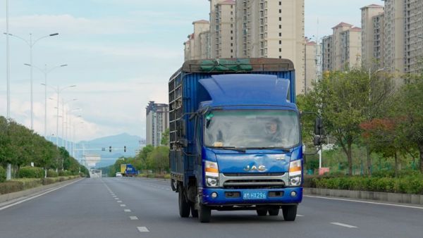 物产中国 百万同行│湖南永州唐老板:活鸡运输争分夺秒,15年选购8辆江淮1卡,让东安鸡走出湖南香飘四方