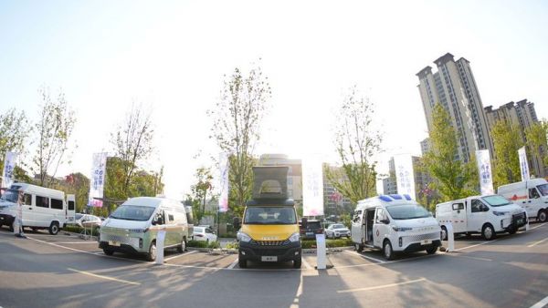 南京依维柯重拳出击 “星火计划”震撼登场