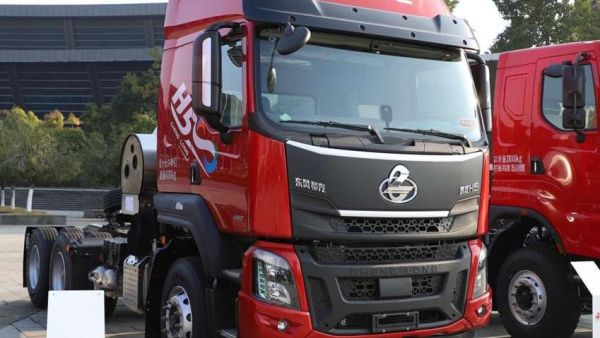 乘龙H5创业版LNG牵引车:省出来的利润,全方位的安全!