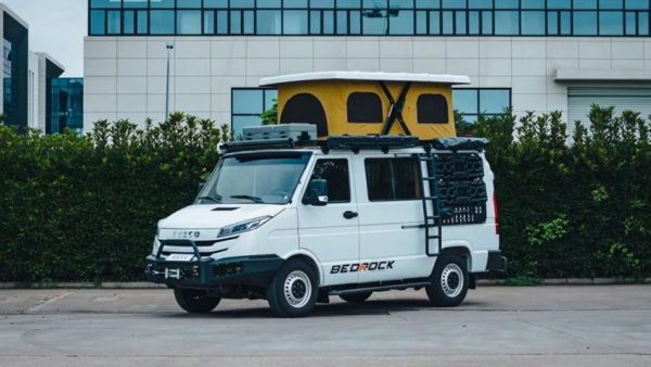 开着依维柯聚星去约会，氛围感属实拿捏了！