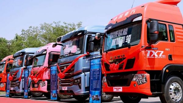 “冷鲜峰”盛夏发车!豪沃重卡夏日冷链盛宴燃爆郑州