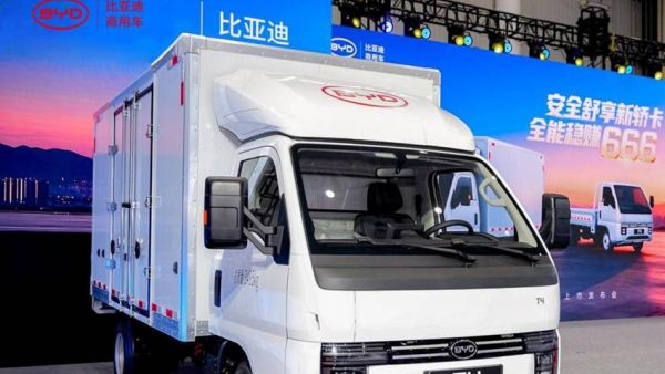 比亚迪轿卡T4重磅发布！9.58万首发价格携6大权益重构城配新体验