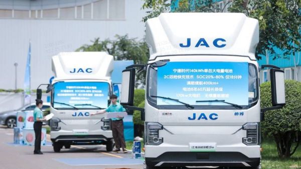 从油表告急到电量满格:一位昆明卡友的新能源“逆袭路”