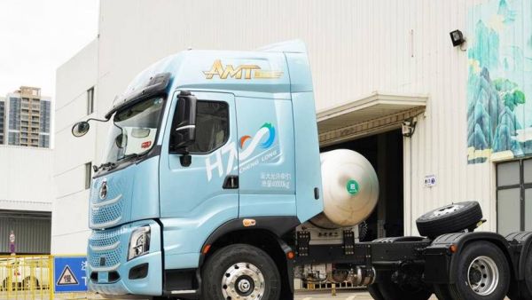 乘龙H7Pro创赢版LNG牵引车 干线运输创富先行者