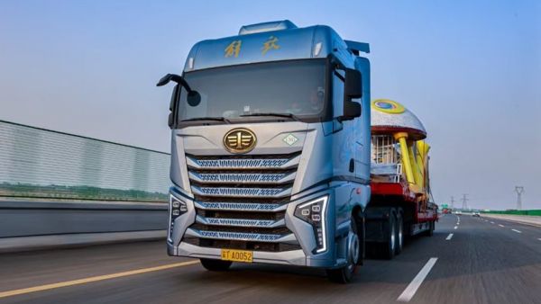 解放新JH6只是换了个外观？一次超长距离的跟车体验之后，我改变了这个想法