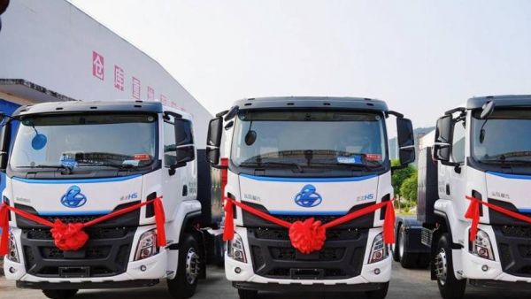 东风柳汽首批80台纯电重卡交付，擎动中越绿色物流新通道