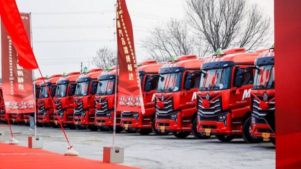 擎动双冠,征途无界!中国重汽斩获2月重卡销量、市占率双冠军