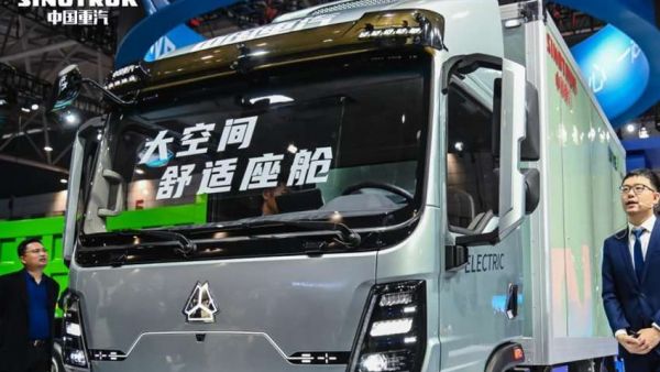 WE ARE ONE | 中国重汽九大新品荣耀发布 共绘全场景、全领域、全覆盖商用车版图