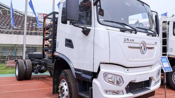 共建生态新高地，东风商用车亮相2025专用车产业创新发展大会暨专用车科技展