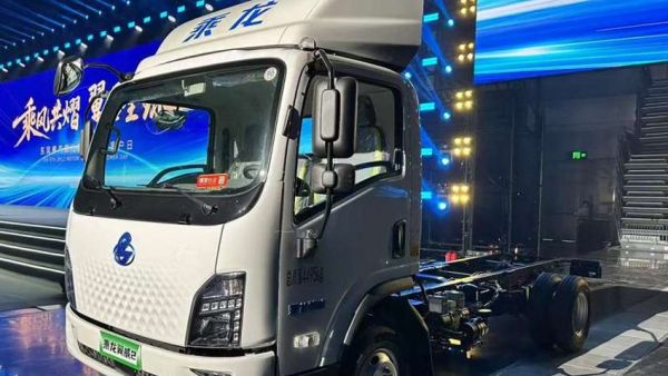 充电快、拉得多、跑得远！乘龙翼威2电动轻卡太能赚！