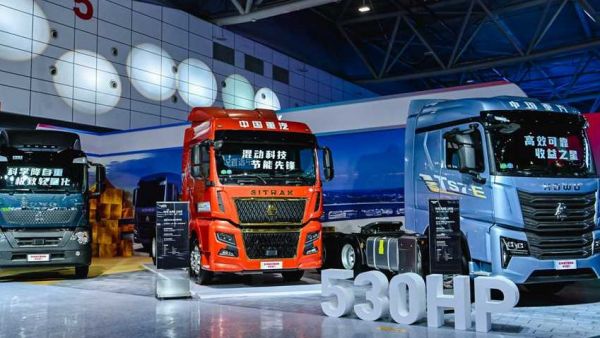 中国重汽2025年合作伙伴大会：环形立交桥式设计背后，隐藏着怎样的未来密码？