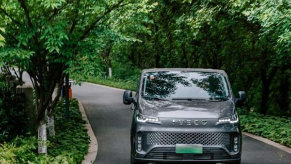 南京依维柯闪耀“车轮上的中国”：以技术实力与用户信赖斩获三项大奖