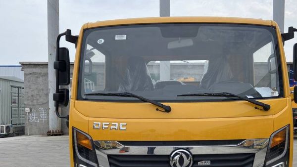 东风专致蓝牌高空作业车:户外高空作业的可靠实干家