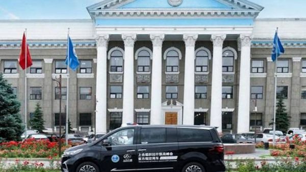 国宾品质，畅销全球！近百台上汽大通MAXUS新途V90、大家9超混再次护航进博会，闪耀国际舞台