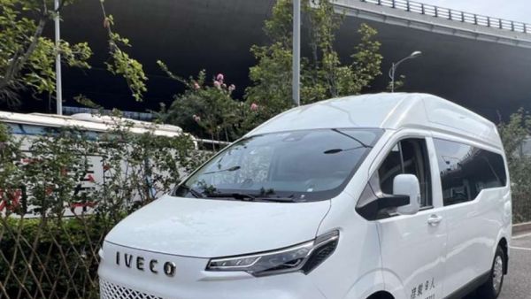 山城新旅途:一位资深旅游人与25台依维柯聚星的“双向奔赴”