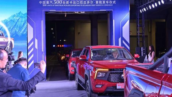 南美市场500台订单首批交车!中国重汽搏胜皮卡创海外出口新纪录