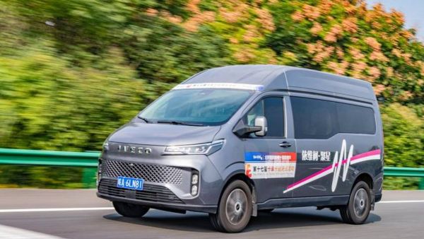 动力强、空间大，效率高！依维柯得意荣获“高效城配推荐VAN车”！