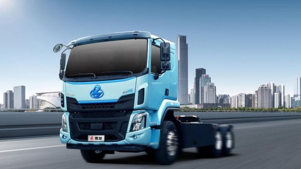 乘龙H5超轻版纯电牵引车：多拉快跑更省电 每年多赚3.6万元