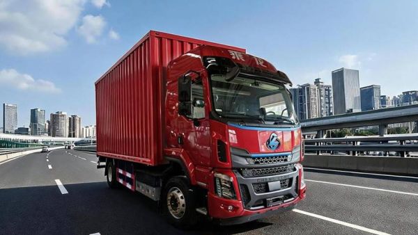 5分钟换电450km长续航，乘龙H5换电大单桥助卡友稳健创富